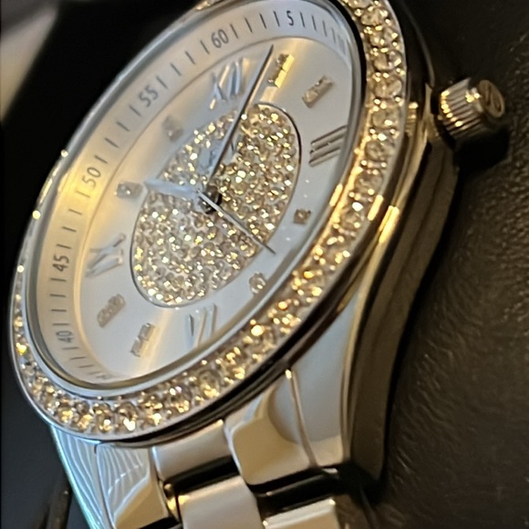 NIB JBWDiamond TimepiecesJ6303A Japanese movement 16DIAMONDS on the hour markers - Picture 2 of 11